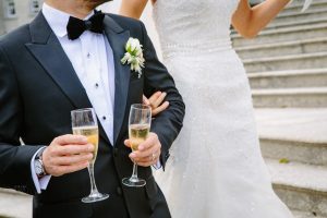 Catering in Gemert Wijn erbij bruidspaar
